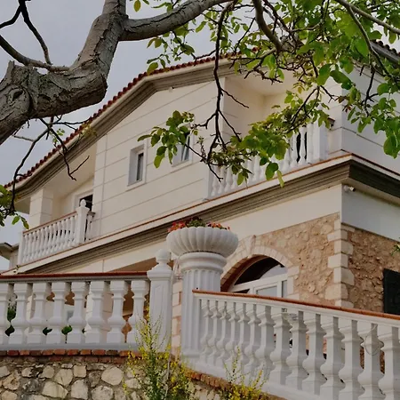 Tragos Villa Vlorë