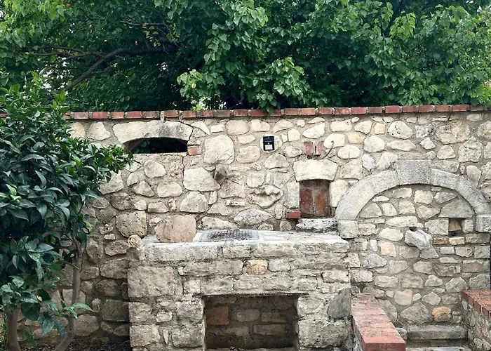 Tragos Villa Vlorë